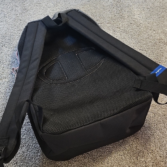 MM🖤🔹️ Champion Two-Tone Gray and Black Backpack - Picture 4 of 4